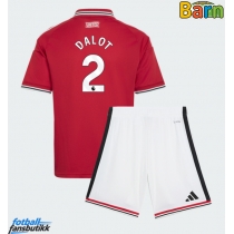 Manchester United Diogo Dalot #2 Hjemmedraktsett Barn 2026-27 Kortermet (+ Korte bukser)